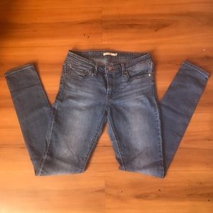 Levi jeans 711